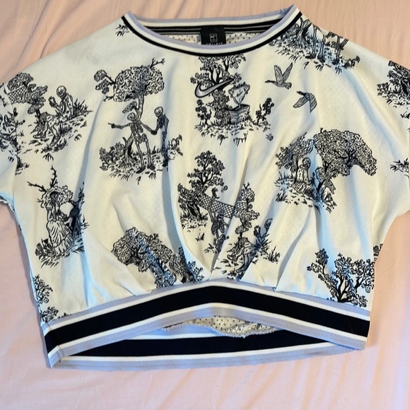 Nike- Court Dry Long Sleeve Women- White and Lilac- Small. - Picture 2 of 5